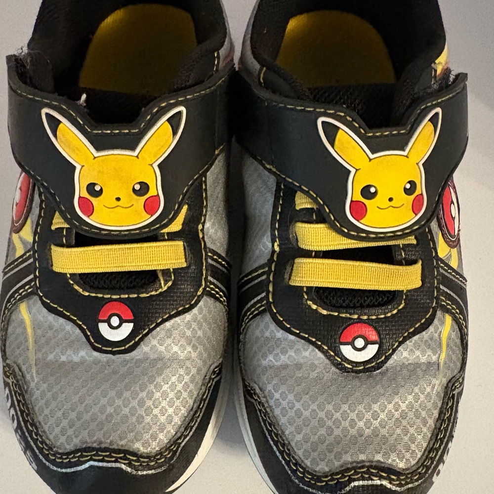 RESERVED Pokemon Pikachu Kids Light Up Sneakers Boys Size 12 - Picture 6 of 11